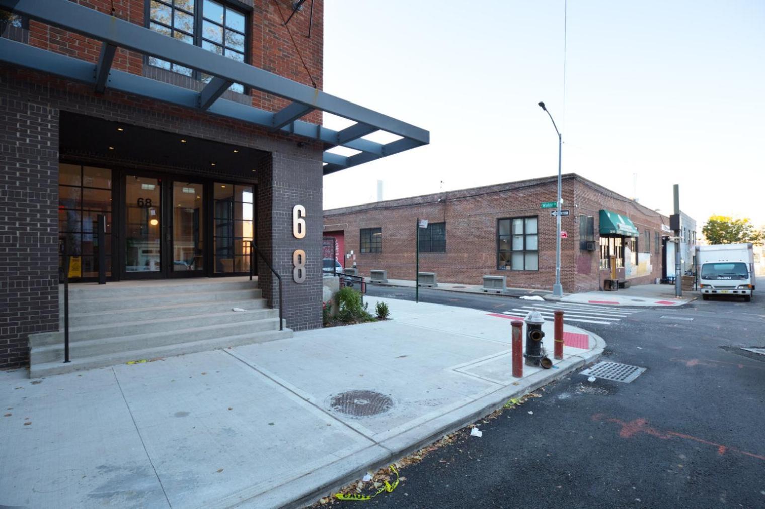 Apartment Dumbo 1br W Gym Roof Nr Timeout Building Nyc-958 *